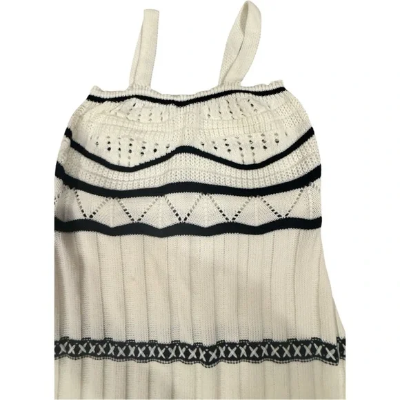 Elegant Cream and Black Knit Dress - Picture 14 of 16